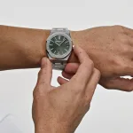 Audemars Piguet Royal Oak Selfwinding 15510ST.OO.1320ST.09 Stainless Steel Green Dial (2024) - Image 3